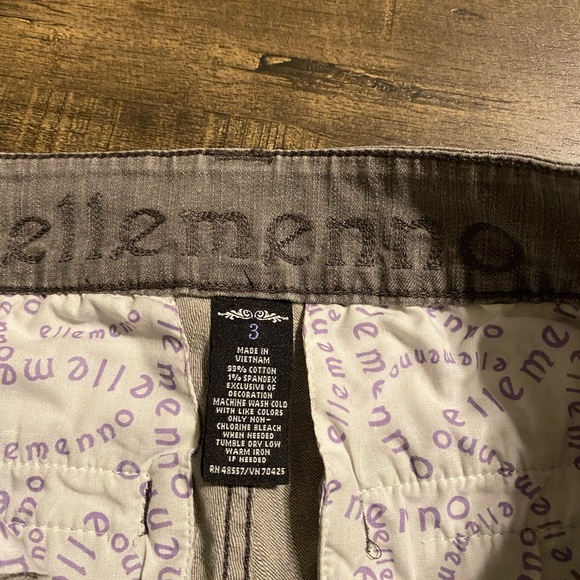 ~~Shorts size 3 - Picture 5 of 6